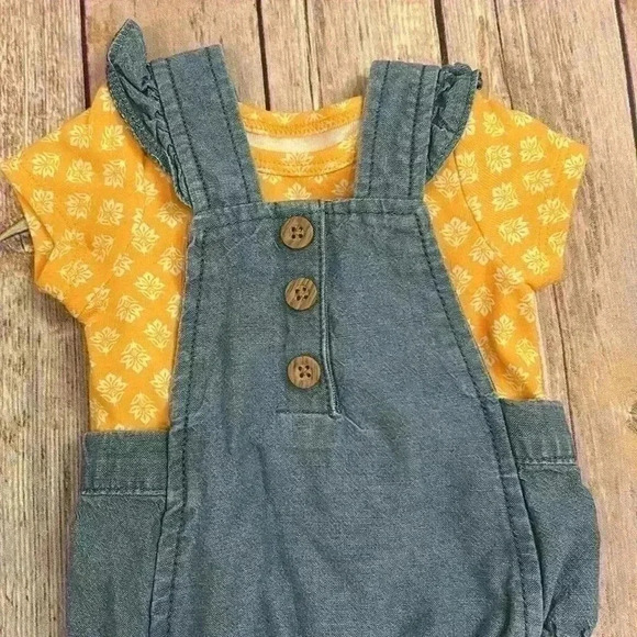 TWIN GIRL BUNDLE 💕 Adorable romper with yellow tee shirt - Picture 2 of 7